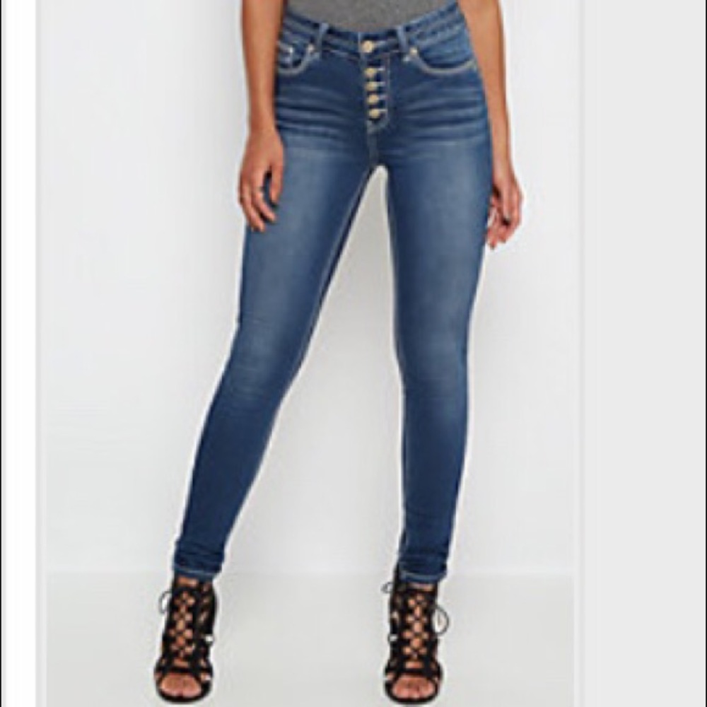 Dark wash buttoned jeans 👖